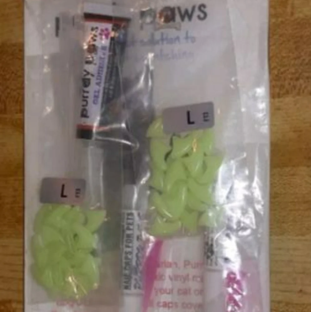 BRAND NEW PURRDY PAWS GLOW IN THE DARK NAIL CAPS FOR LARGE 14LB+ SAFE & HUMANE